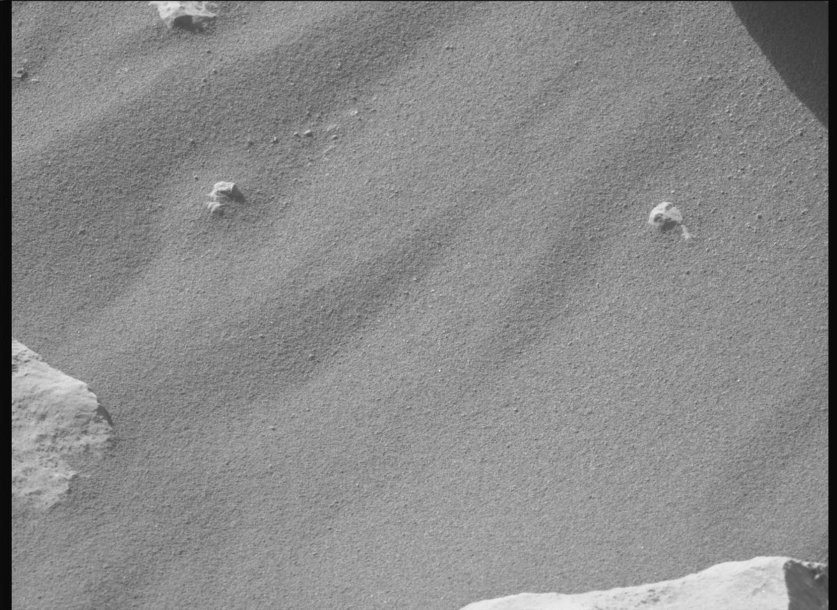 This image was taken by MCZ_LEFT onboard NASA's Mars rover Perseverance on Sol 860