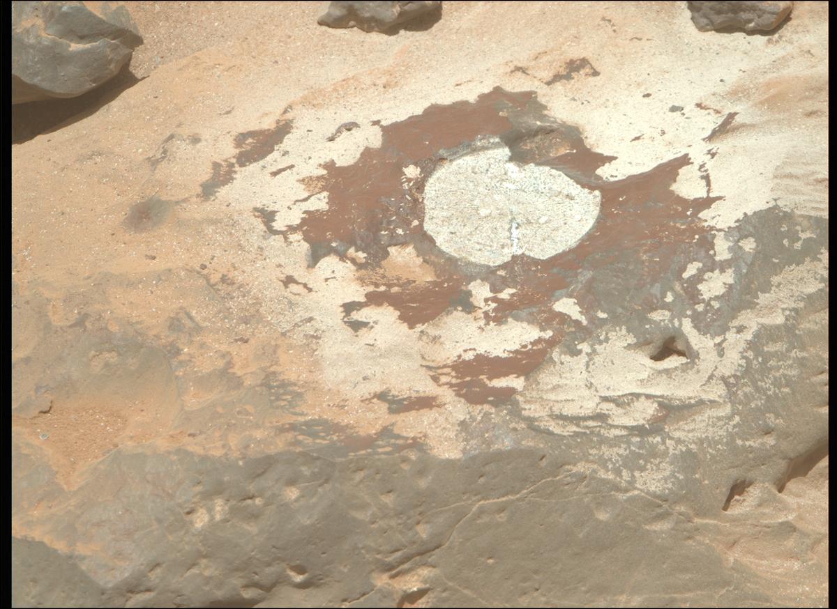 This image was taken by MCZ_RIGHT onboard NASA's Mars rover Perseverance on Sol 860