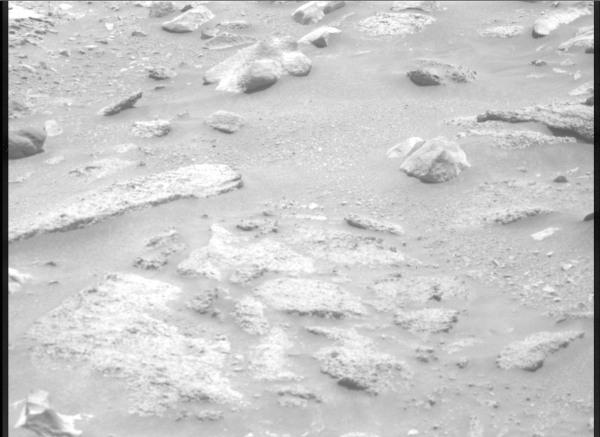 This image was taken by MCZ_RIGHT onboard NASA's Mars rover Perseverance on Sol 863
