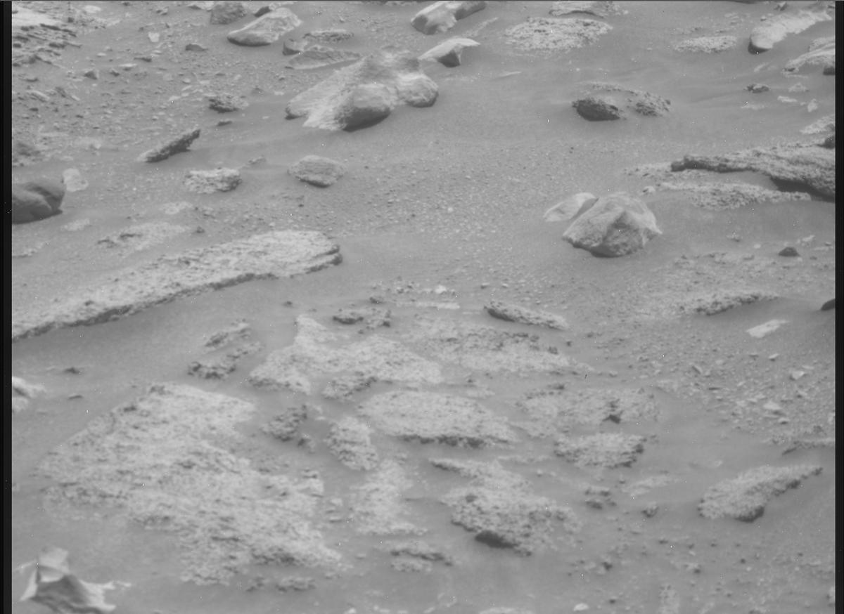 This image was taken by MCZ_RIGHT onboard NASA's Mars rover Perseverance on Sol 863