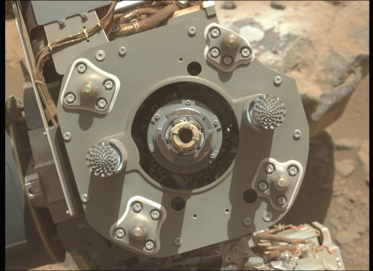 This image was taken by MCZ_LEFT onboard NASA's Mars rover Perseverance on Sol 864