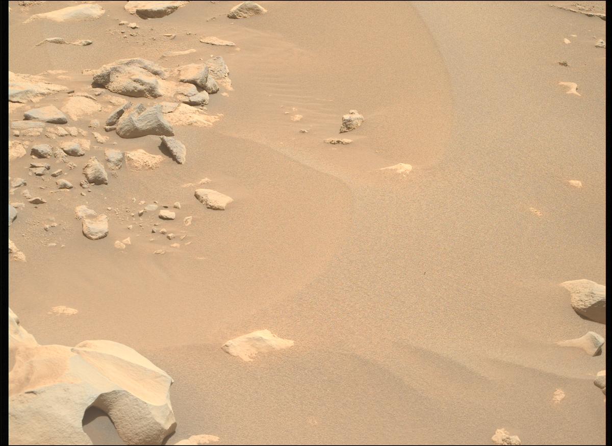 This image was taken by MCZ_RIGHT onboard NASA's Mars rover Perseverance on Sol 864