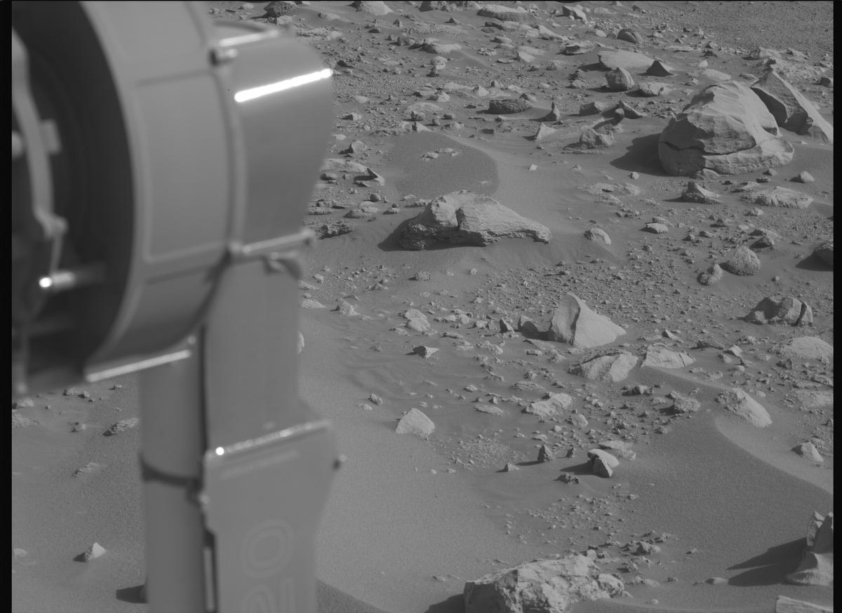 This image was taken by MCZ_LEFT onboard NASA's Mars rover Perseverance on Sol 865
