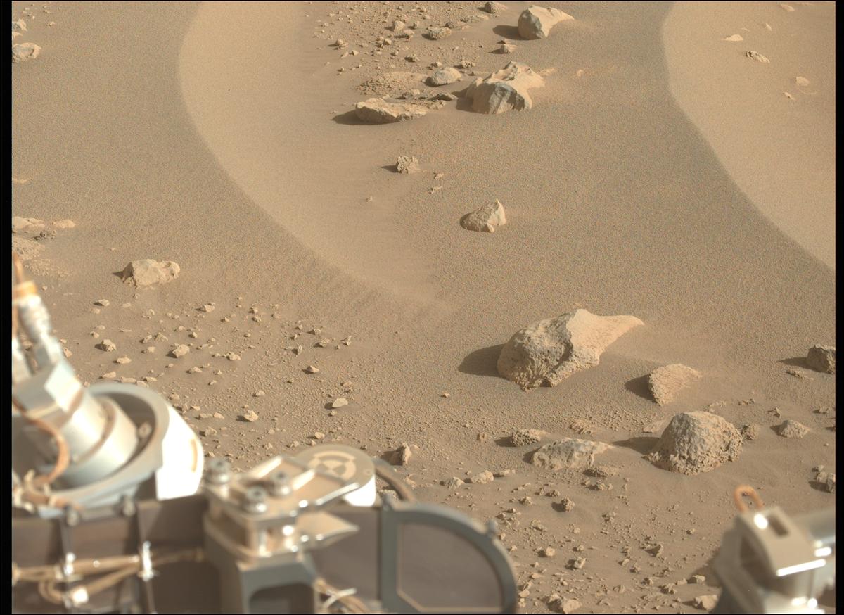 This image was taken by MCZ_LEFT onboard NASA's Mars rover Perseverance on Sol 865