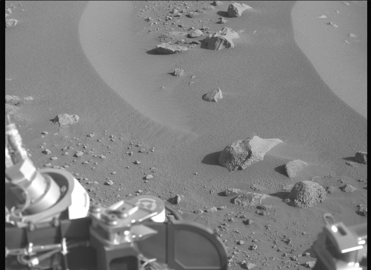 This image was taken by MCZ_LEFT onboard NASA's Mars rover Perseverance on Sol 865