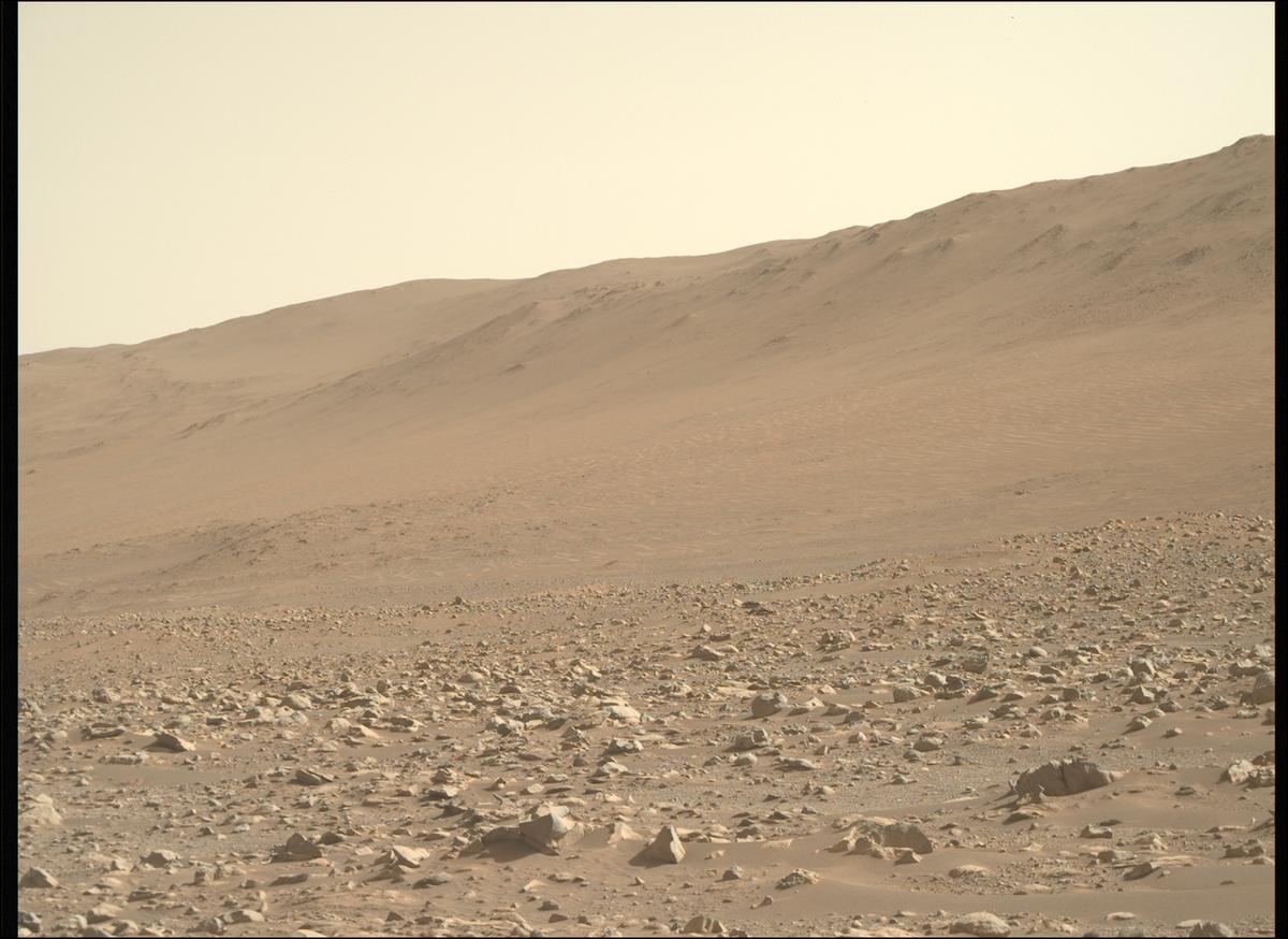 This image was taken by MCZ_RIGHT onboard NASA's Mars rover Perseverance on Sol 865