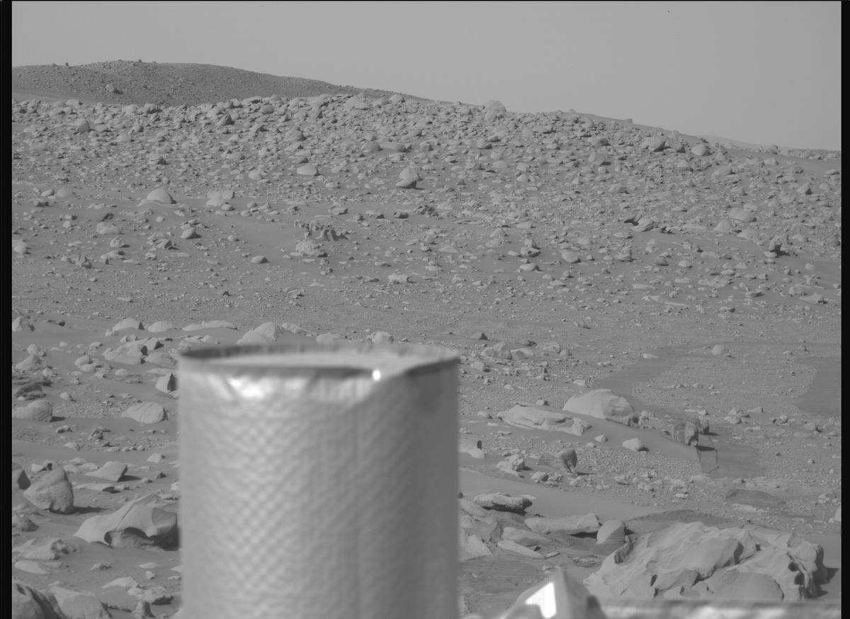 This image was taken by MCZ_RIGHT onboard NASA's Mars rover Perseverance on Sol 865