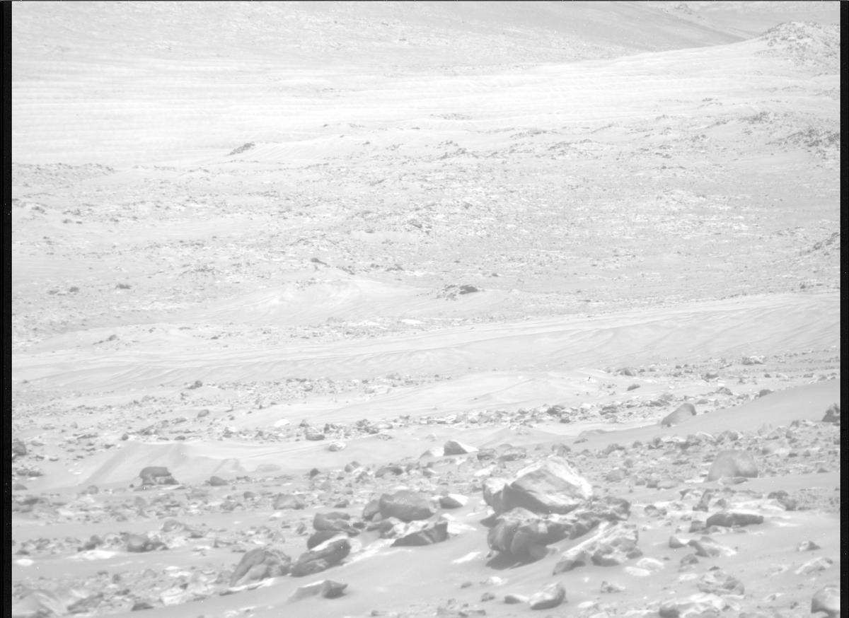 This image was taken by MCZ_RIGHT onboard NASA's Mars rover Perseverance on Sol 866