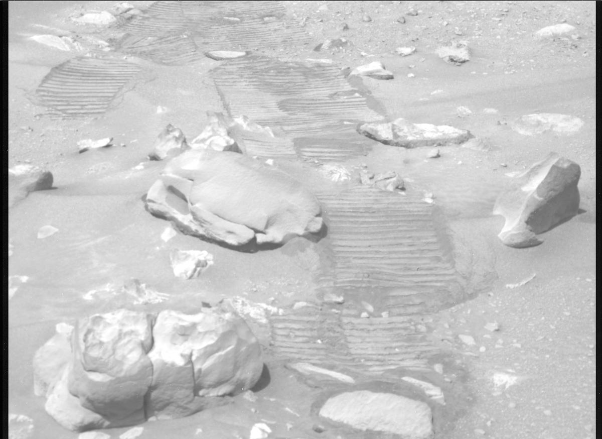 This image was taken by MCZ_RIGHT onboard NASA's Mars rover Perseverance on Sol 867