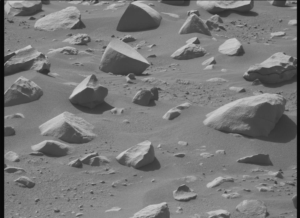 This image was taken by MCZ_RIGHT onboard NASA's Mars rover Perseverance on Sol 868