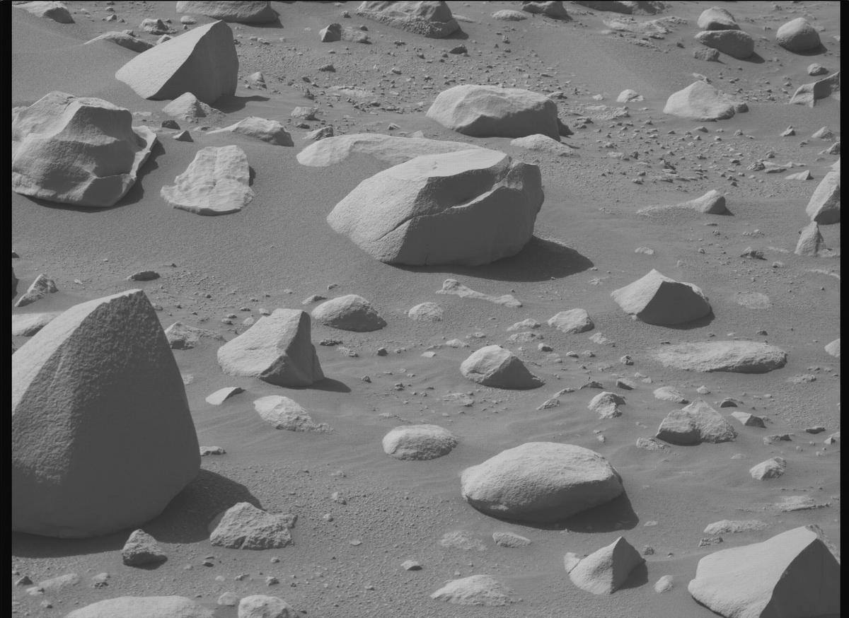 This image was taken by MCZ_RIGHT onboard NASA's Mars rover Perseverance on Sol 868