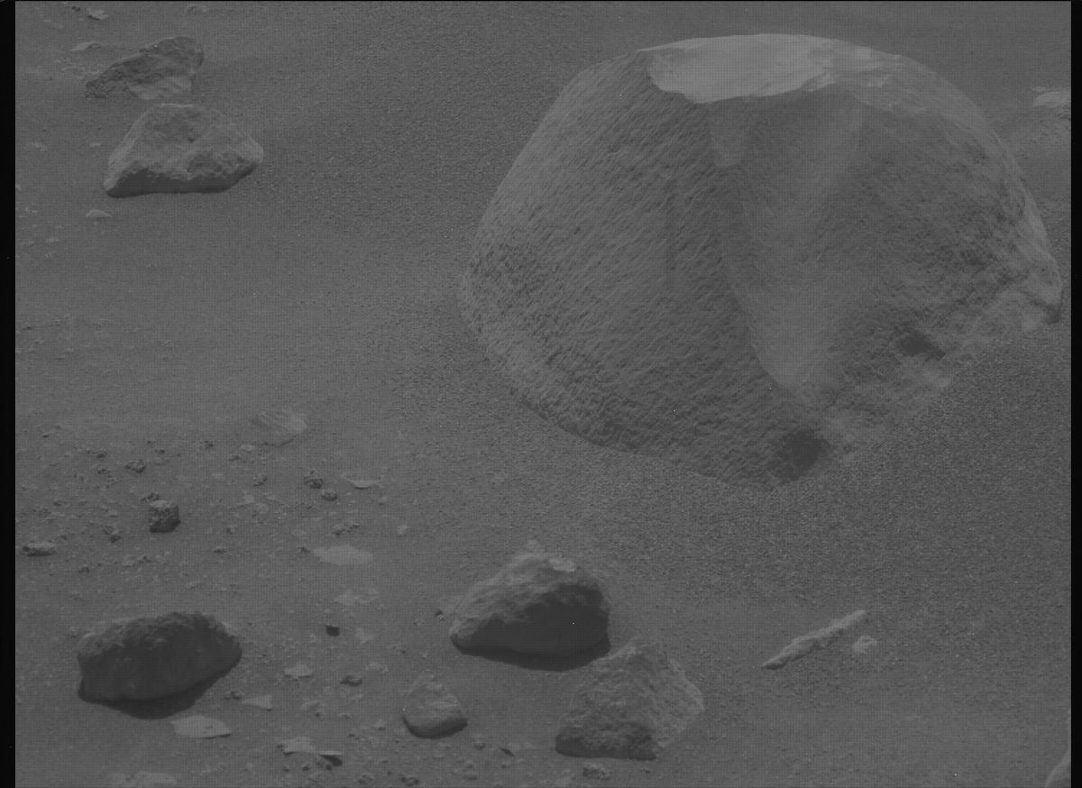 This image was taken by MCZ_LEFT onboard NASA's Mars rover Perseverance on Sol 871