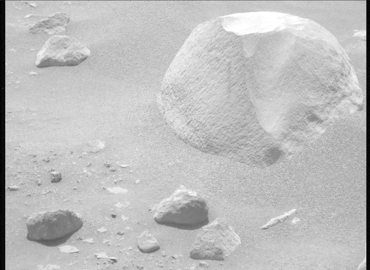 This image was taken by MCZ_LEFT onboard NASA's Mars rover Perseverance on Sol 871