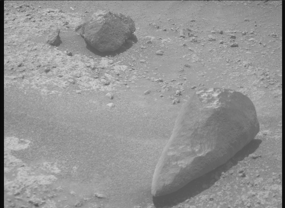 This image was taken by MCZ_RIGHT onboard NASA's Mars rover Perseverance on Sol 874