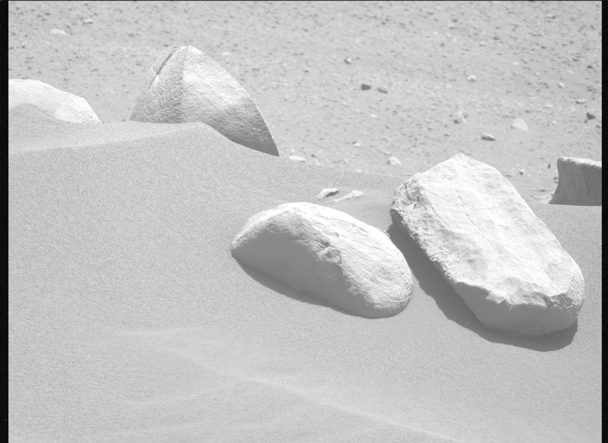This image was taken by MCZ_LEFT onboard NASA's Mars rover Perseverance on Sol 875