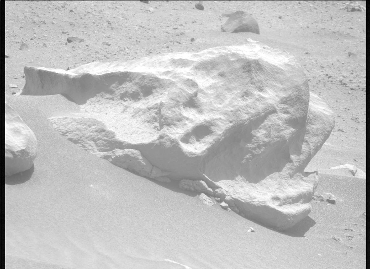 This image was taken by MCZ_RIGHT onboard NASA's Mars rover Perseverance on Sol 875