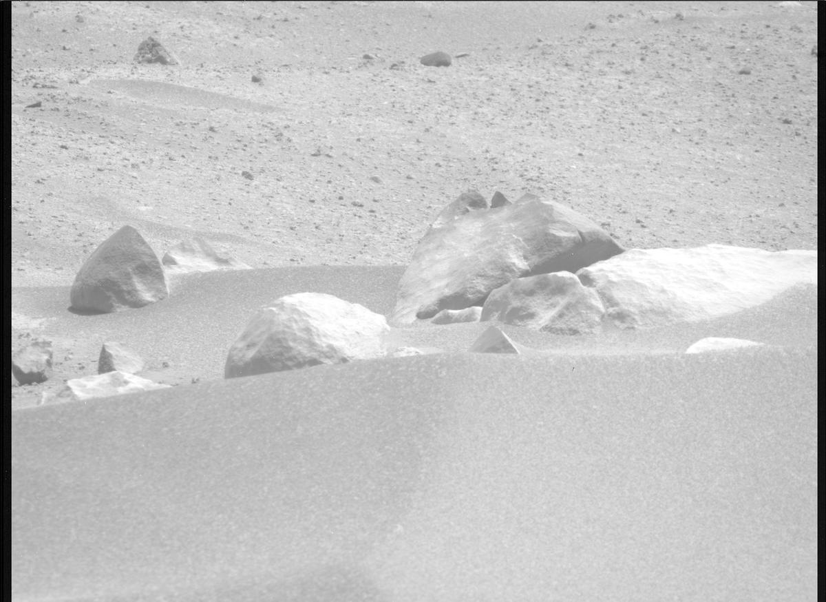 This image was taken by MCZ_RIGHT onboard NASA's Mars rover Perseverance on Sol 875