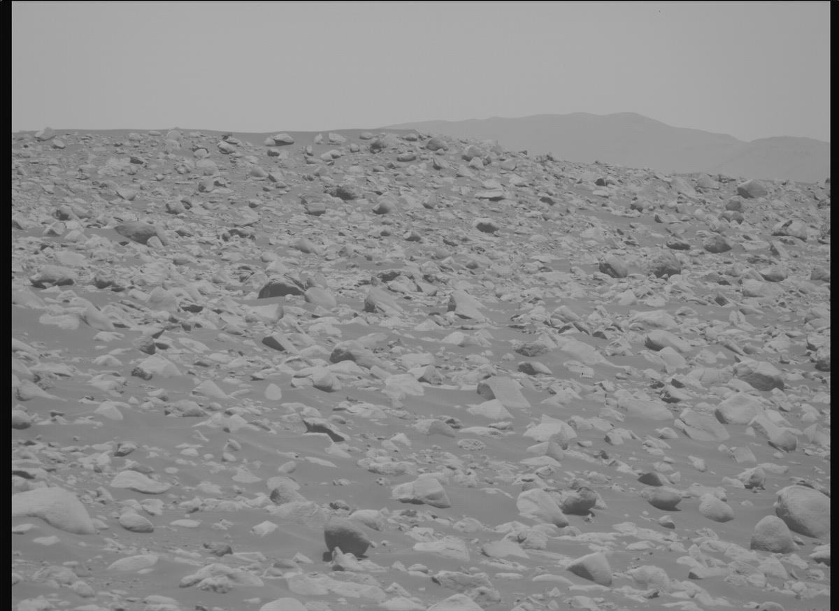 This image was taken by MCZ_RIGHT onboard NASA's Mars rover Perseverance on Sol 878