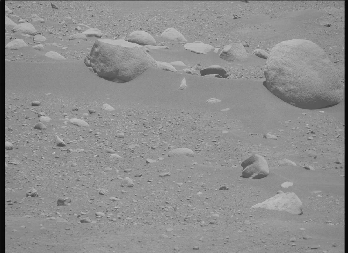 This image was taken by MCZ_RIGHT onboard NASA's Mars rover Perseverance on Sol 878