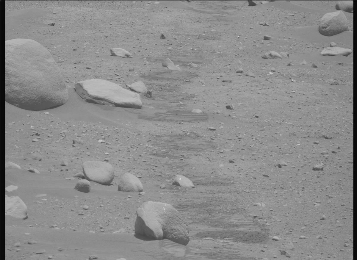 This image was taken by MCZ_RIGHT onboard NASA's Mars rover Perseverance on Sol 878