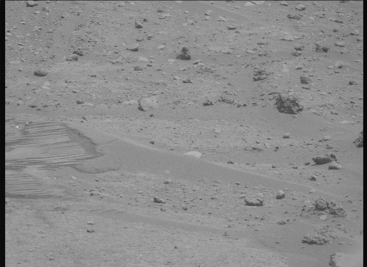 This image was taken by MCZ_RIGHT onboard NASA's Mars rover Perseverance on Sol 878