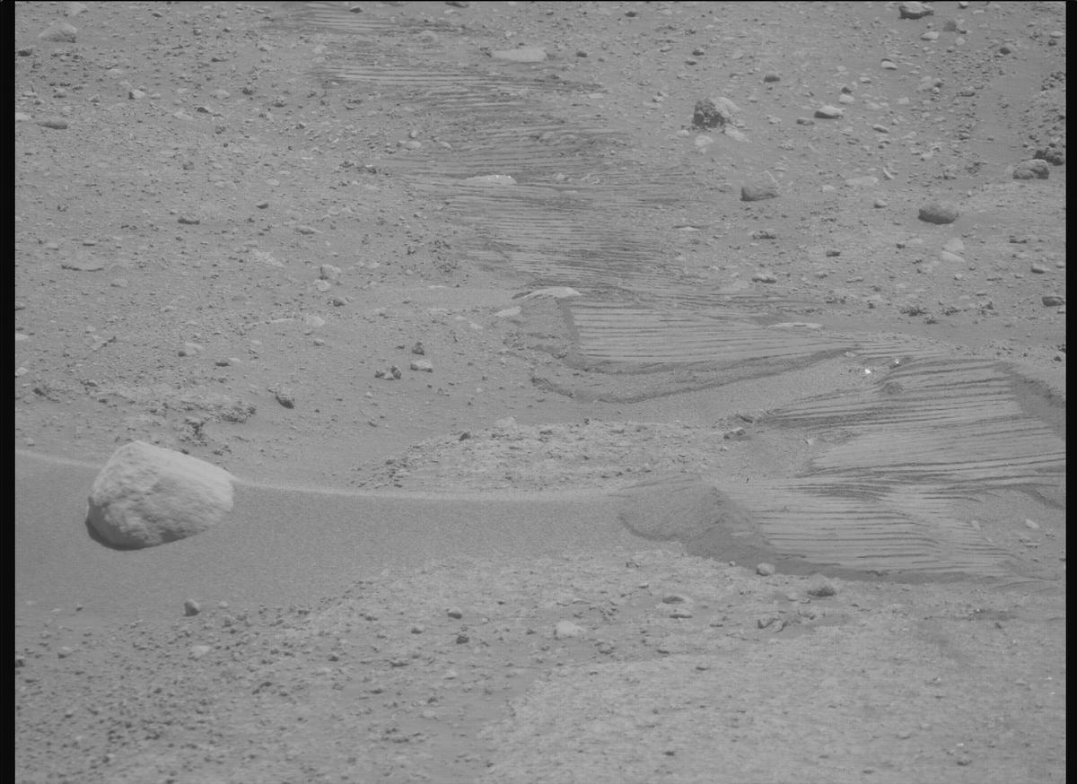 This image was taken by MCZ_RIGHT onboard NASA's Mars rover Perseverance on Sol 878