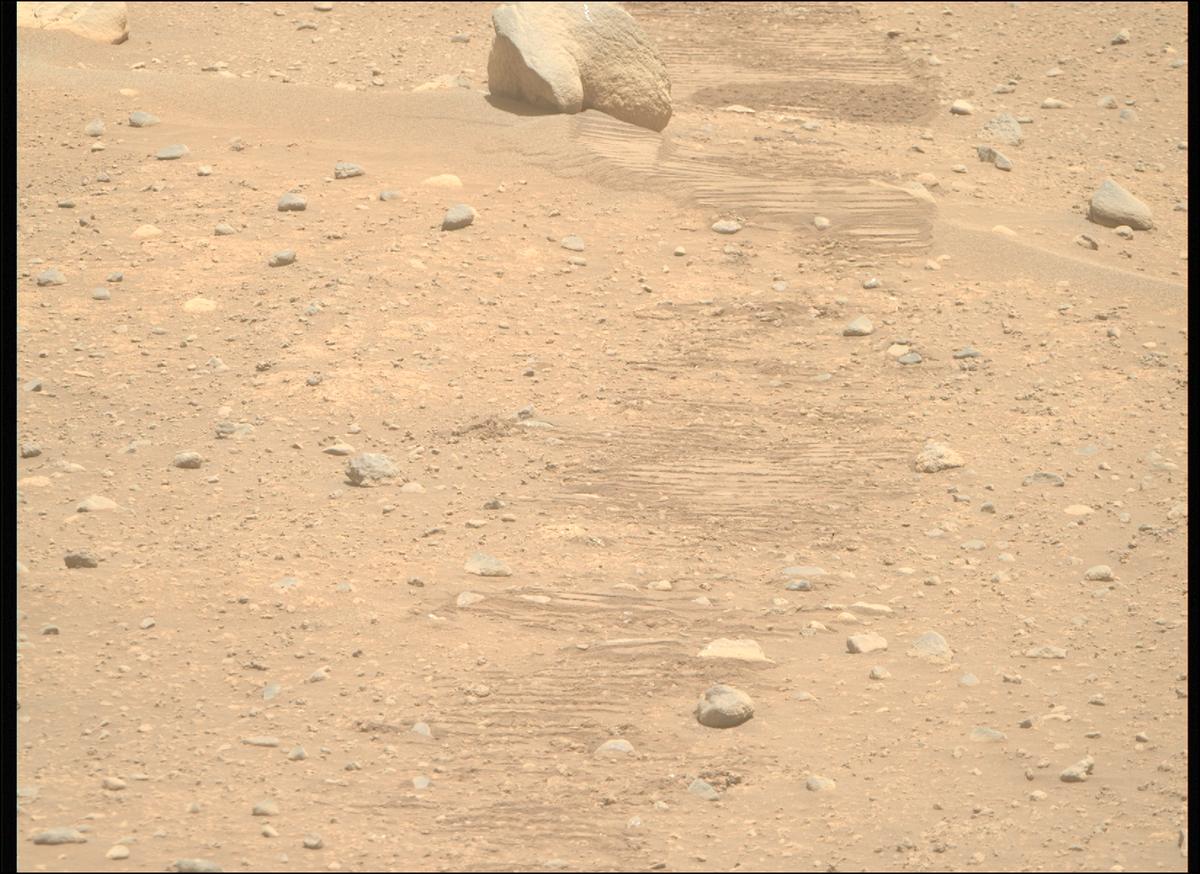 This image was taken by MCZ_RIGHT onboard NASA's Mars rover Perseverance on Sol 878