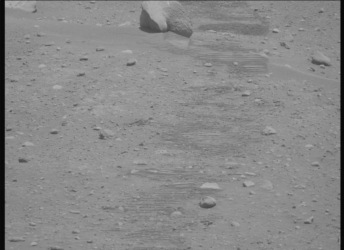 This image was taken by MCZ_RIGHT onboard NASA's Mars rover Perseverance on Sol 878