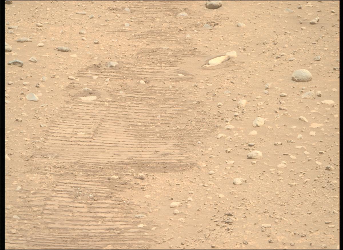 This image was taken by MCZ_RIGHT onboard NASA's Mars rover Perseverance on Sol 878