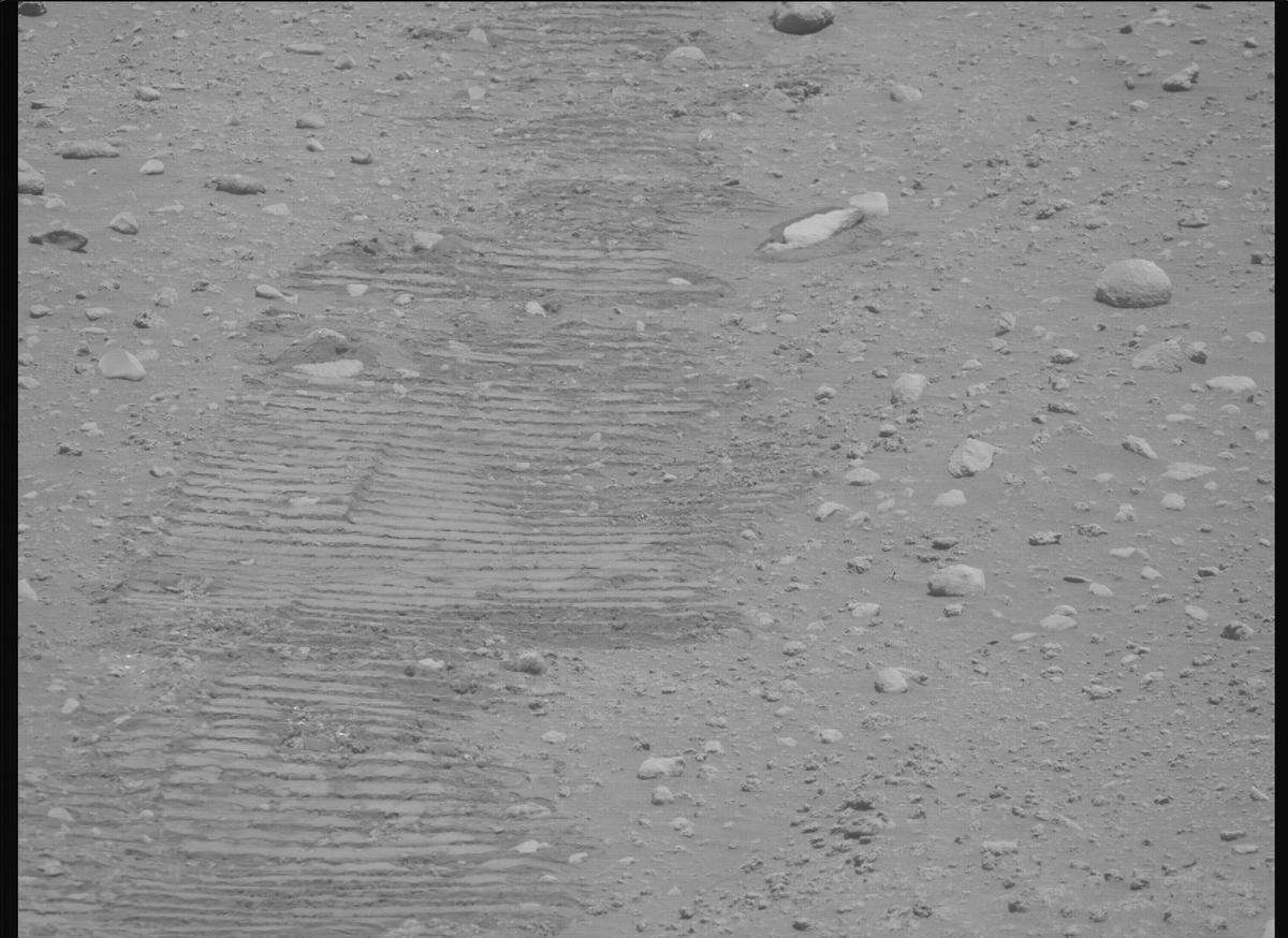 This image was taken by MCZ_RIGHT onboard NASA's Mars rover Perseverance on Sol 878
