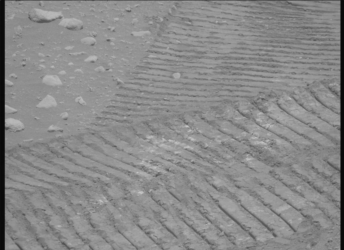 This image was taken by MCZ_RIGHT onboard NASA's Mars rover Perseverance on Sol 878