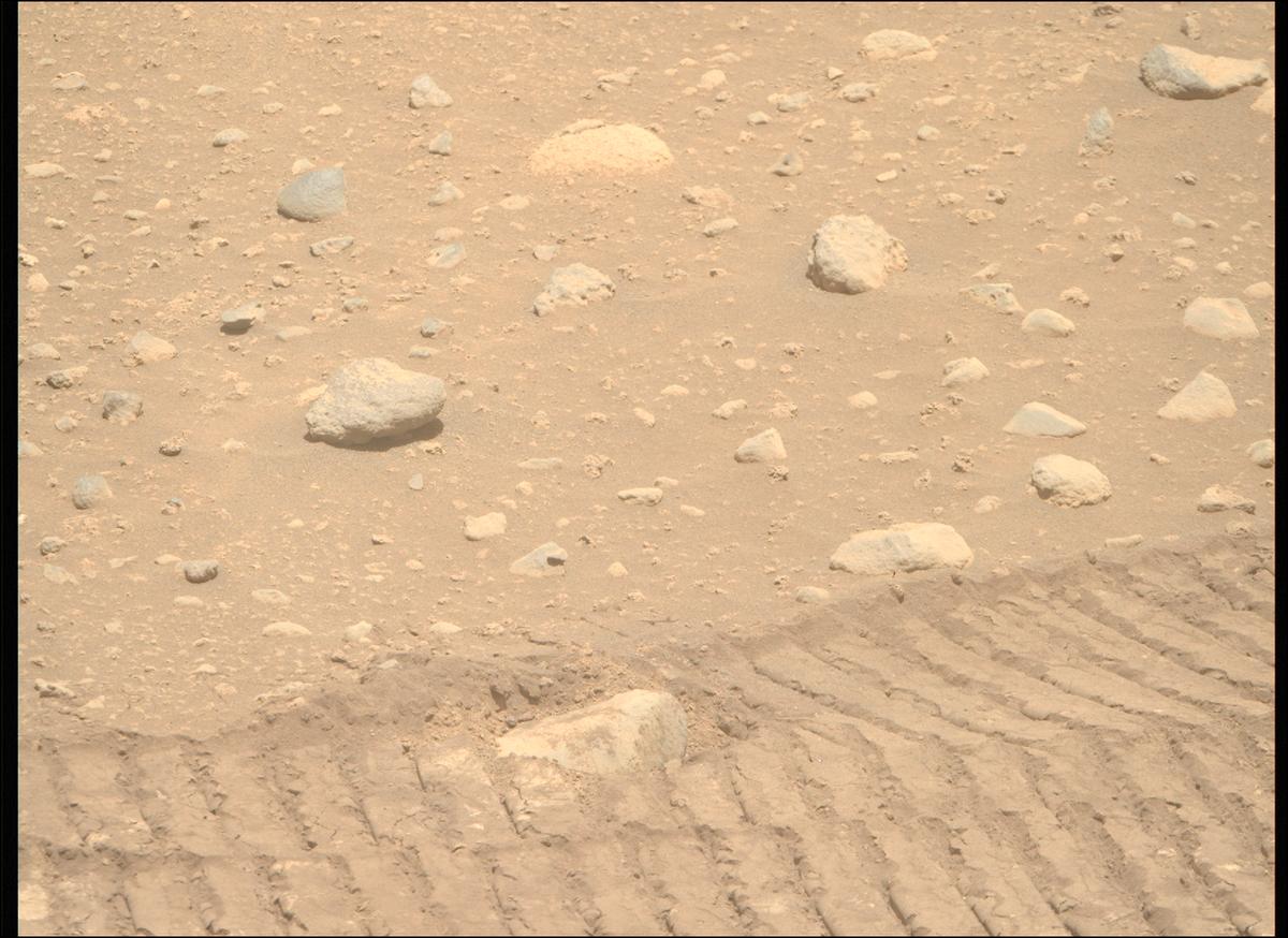 This image was taken by MCZ_RIGHT onboard NASA's Mars rover Perseverance on Sol 878