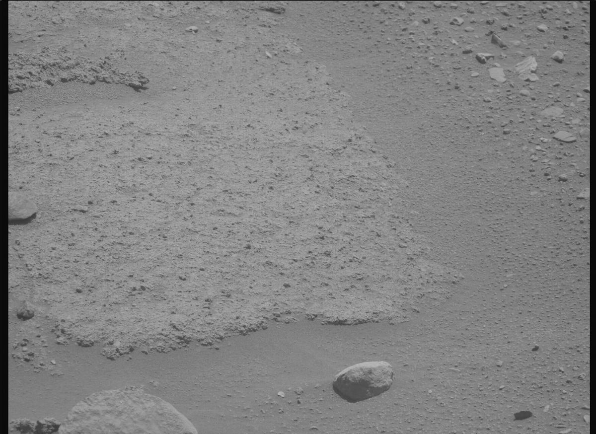 This image was taken by MCZ_RIGHT onboard NASA's Mars rover Perseverance on Sol 879