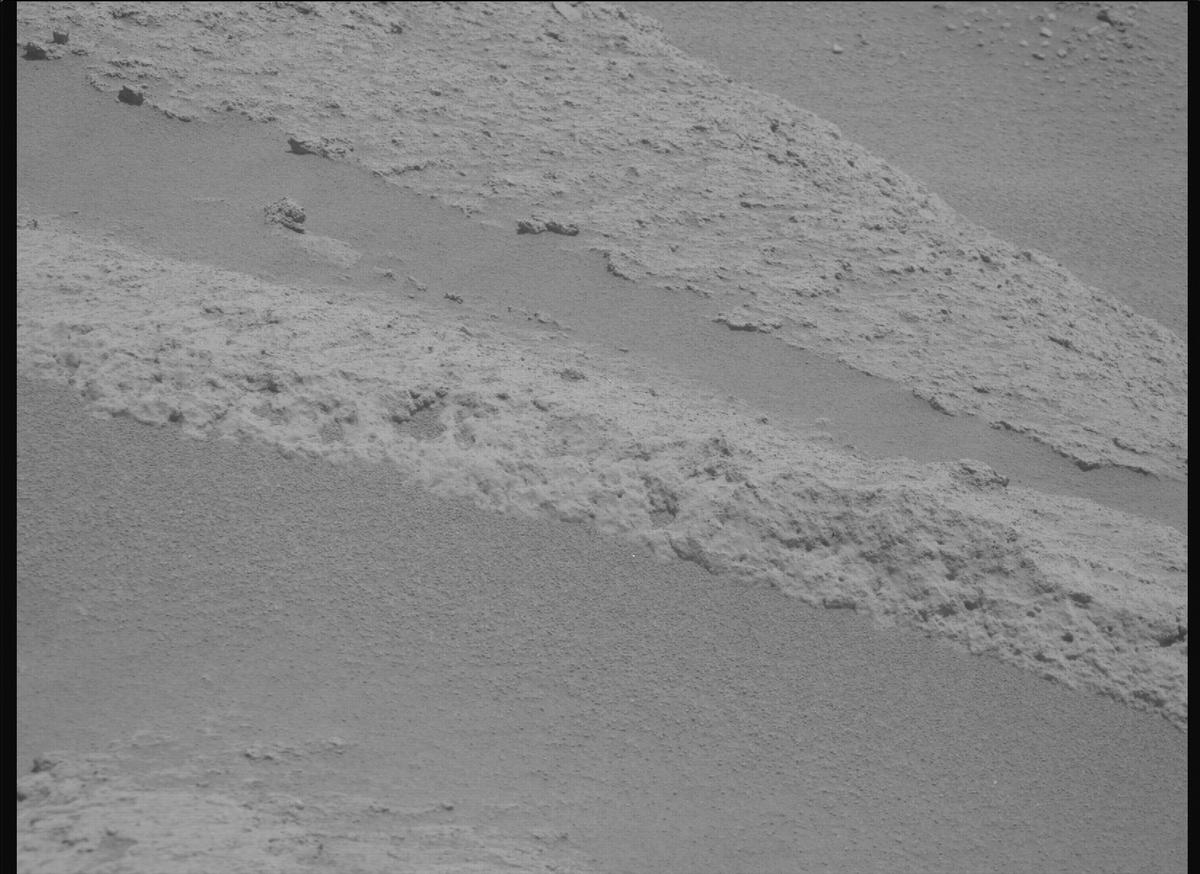 This image was taken by MCZ_RIGHT onboard NASA's Mars rover Perseverance on Sol 879