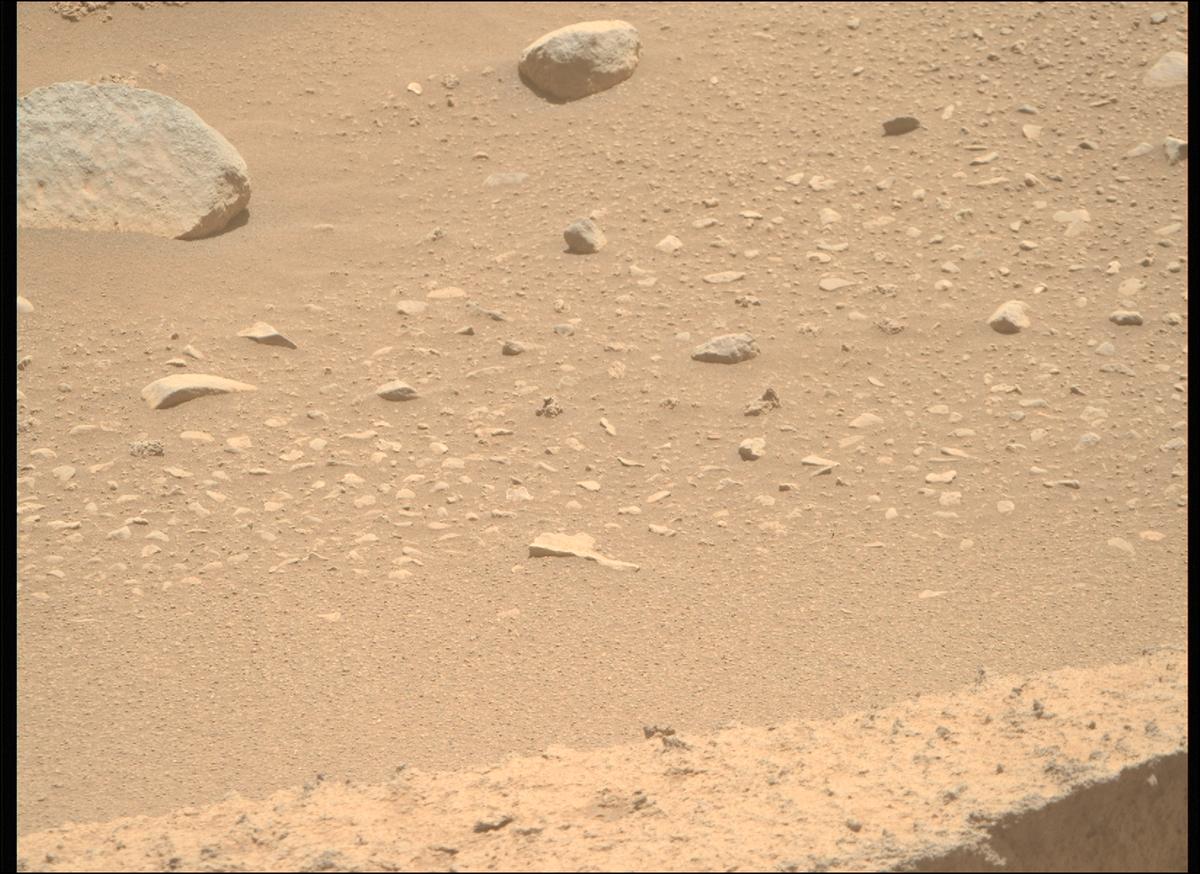 This image was taken by MCZ_RIGHT onboard NASA's Mars rover Perseverance on Sol 879