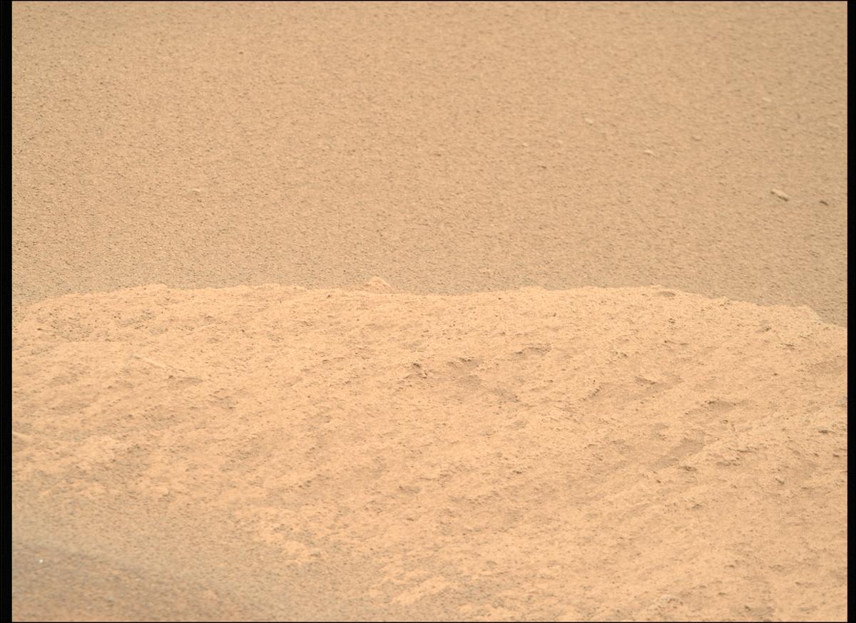 This image was taken by MCZ_RIGHT onboard NASA's Mars rover Perseverance on Sol 879