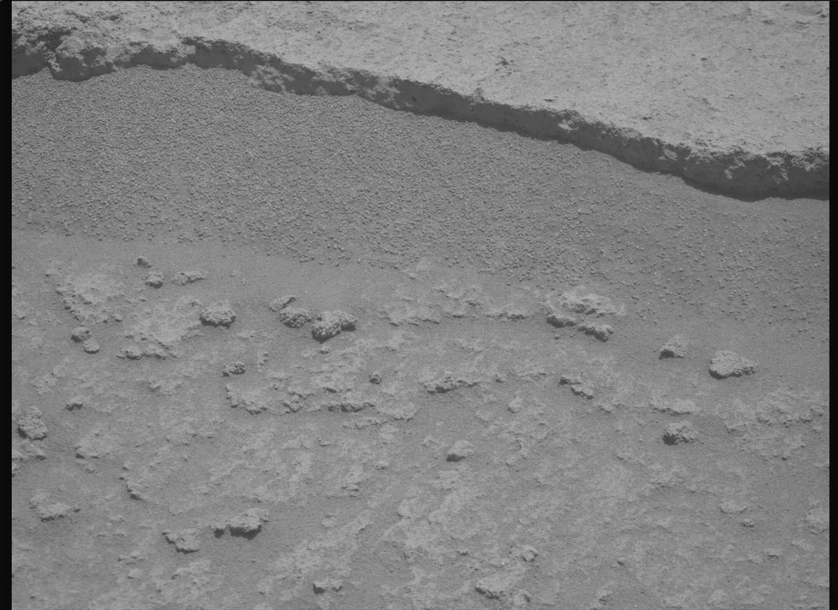 This image was taken by MCZ_RIGHT onboard NASA's Mars rover Perseverance on Sol 879