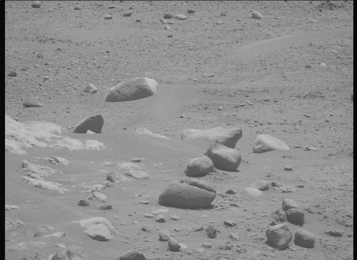 This image was taken by MCZ_LEFT onboard NASA's Mars rover Perseverance on Sol 884
