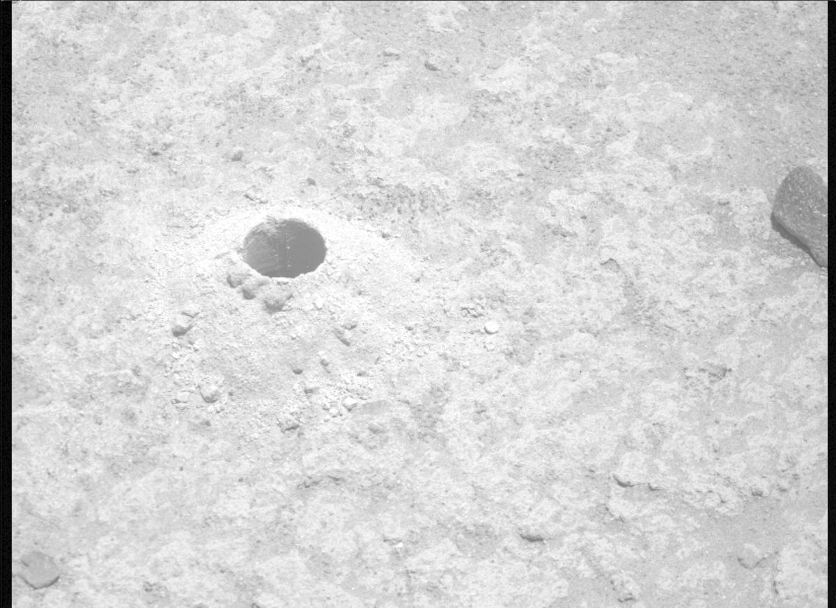 This image was taken by MCZ_RIGHT onboard NASA's Mars rover Perseverance on Sol 884