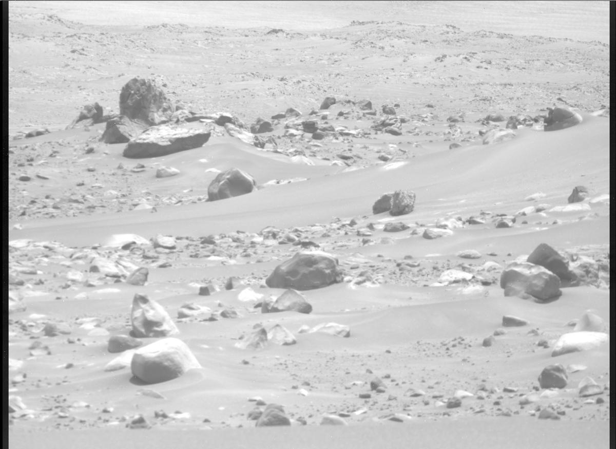 This image was taken by MCZ_RIGHT onboard NASA's Mars rover Perseverance on Sol 885