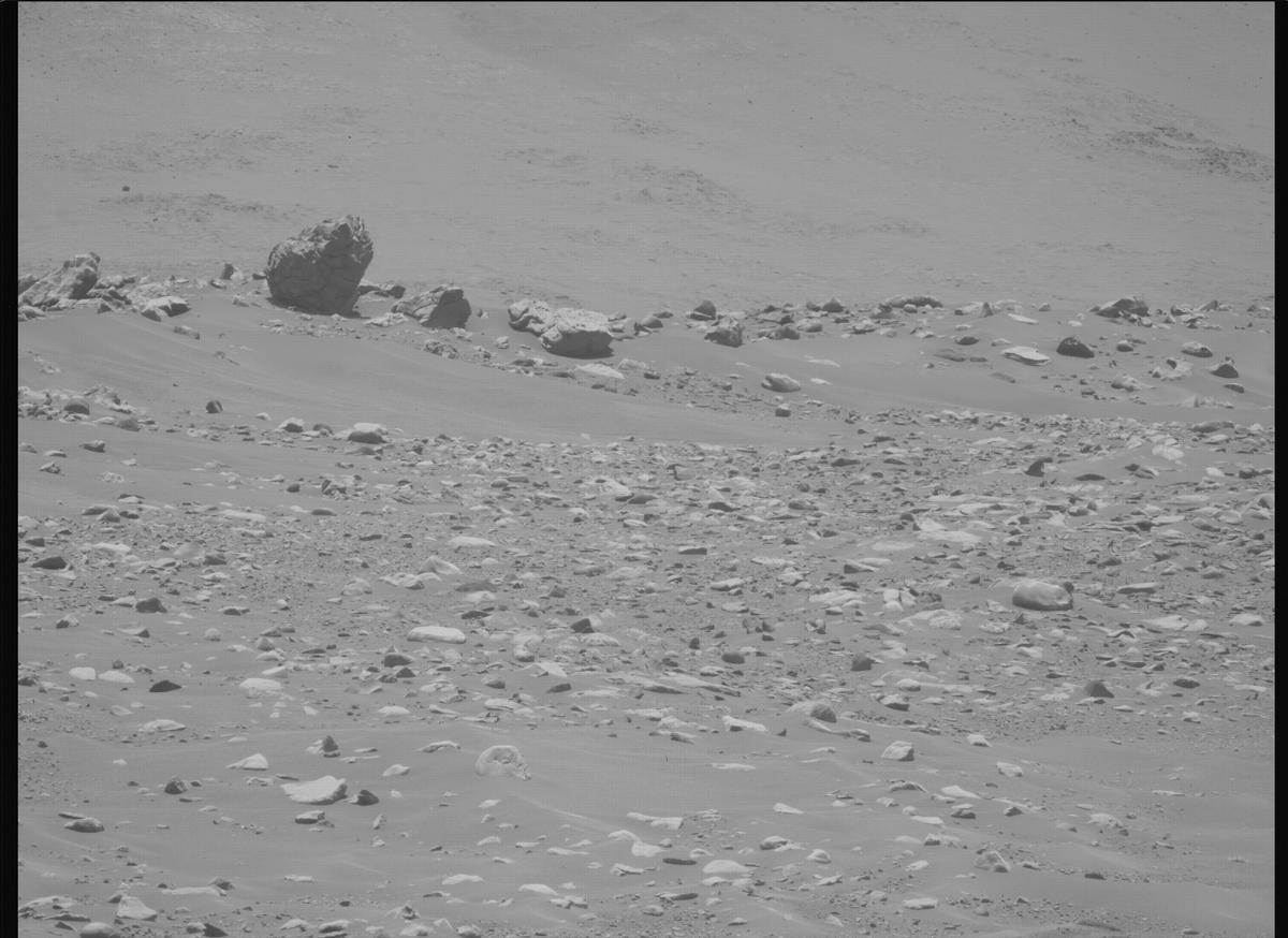 This image was taken by MCZ_LEFT onboard NASA's Mars rover Perseverance on Sol 886