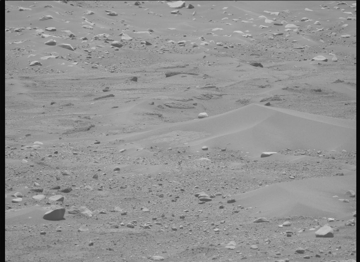 This image was taken by MCZ_LEFT onboard NASA's Mars rover Perseverance on Sol 886