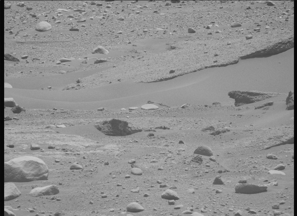This image was taken by MCZ_LEFT onboard NASA's Mars rover Perseverance on Sol 886