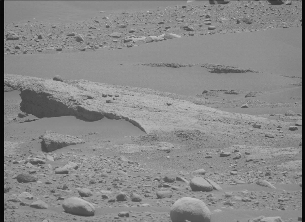 This image was taken by MCZ_LEFT onboard NASA's Mars rover Perseverance on Sol 886