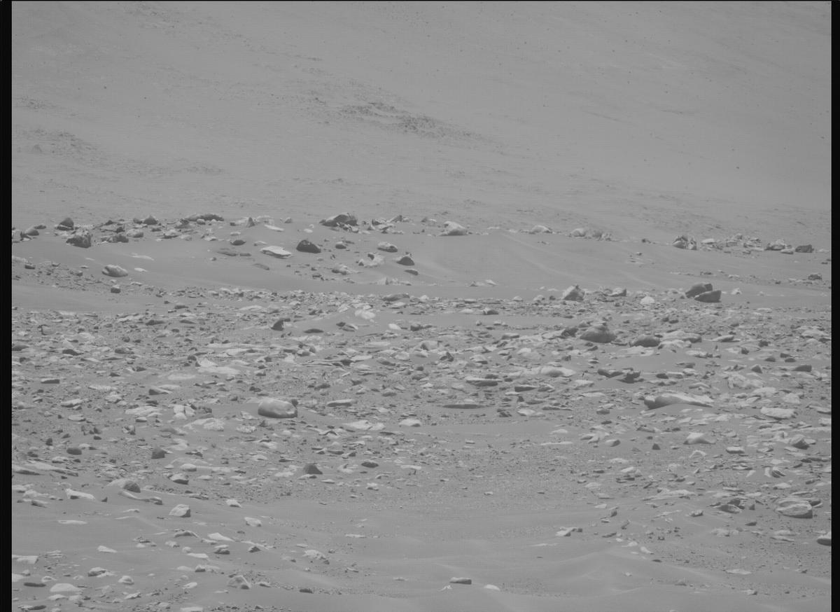 This image was taken by MCZ_RIGHT onboard NASA's Mars rover Perseverance on Sol 886