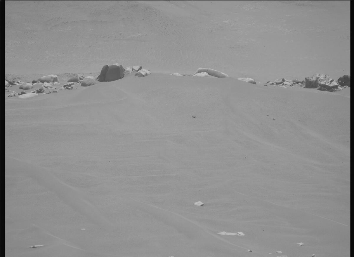 This image was taken by MCZ_RIGHT onboard NASA's Mars rover Perseverance on Sol 886