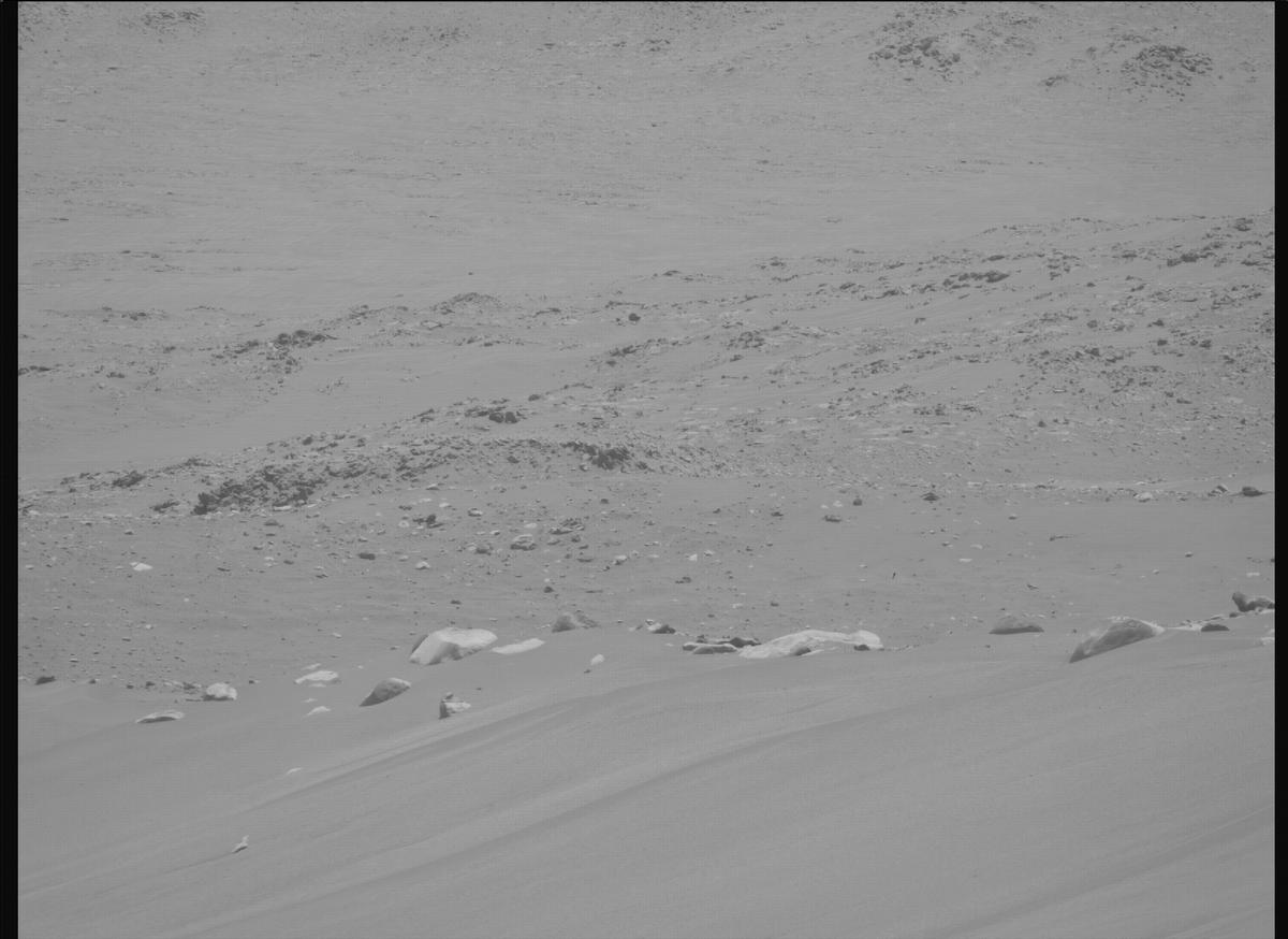 This image was taken by MCZ_RIGHT onboard NASA's Mars rover Perseverance on Sol 886
