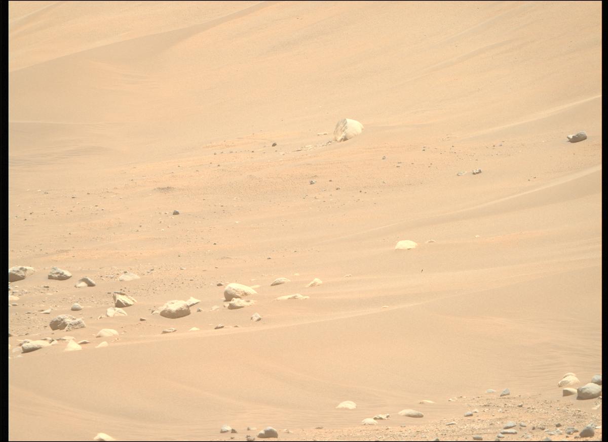 This image was taken by MCZ_RIGHT onboard NASA's Mars rover Perseverance on Sol 886