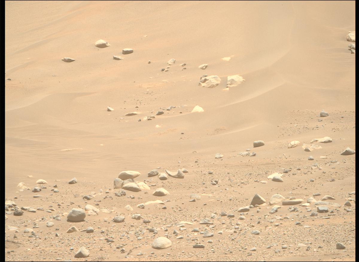 This image was taken by MCZ_RIGHT onboard NASA's Mars rover Perseverance on Sol 886