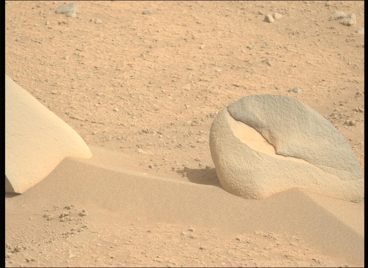 This image was taken by MCZ_LEFT onboard NASA's Mars rover Perseverance on Sol 889